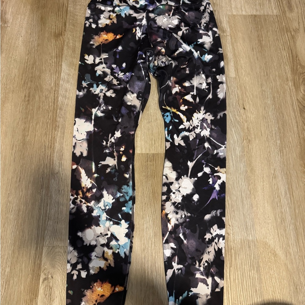 Nike Women's Floral Leggings - Black, White, and Multicolor